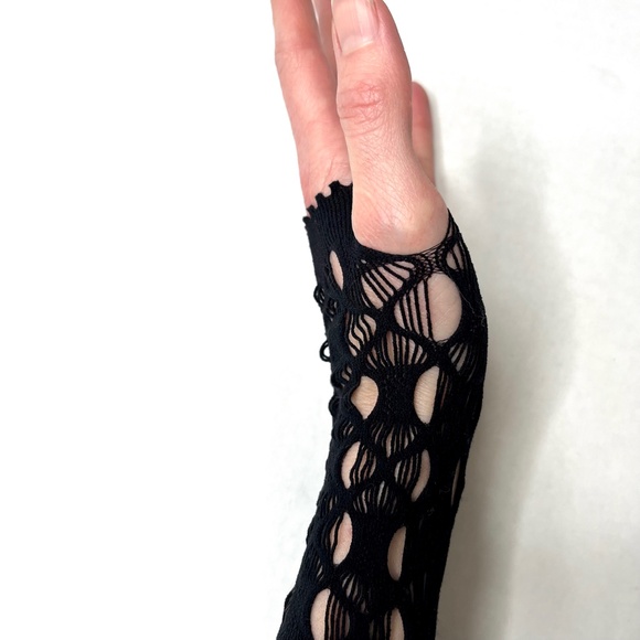 Black Fishnet Arm Warmers Cyber Goth Fingerless Gloves Cut Out Rave Apocalypse - Picture 4 of 5